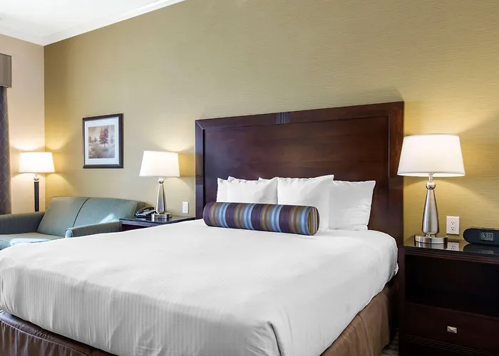 The Oaks Hotel & Suites