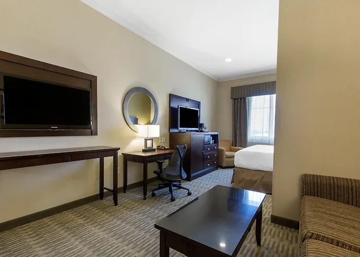 The Oaks Hotel & Suites